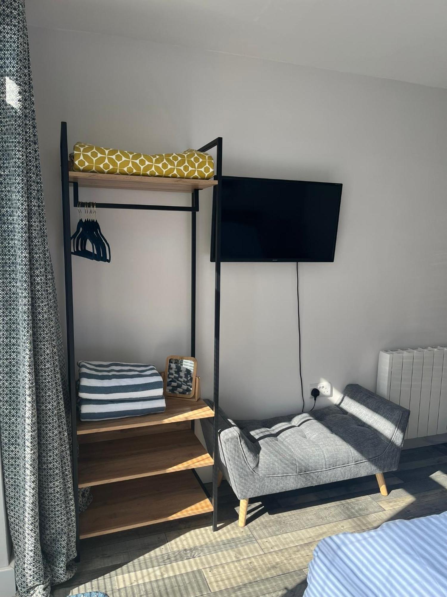ואלי Entire Guest Suite In Four Mile Bridge, Rhoscolyn מראה חיצוני תמונה
