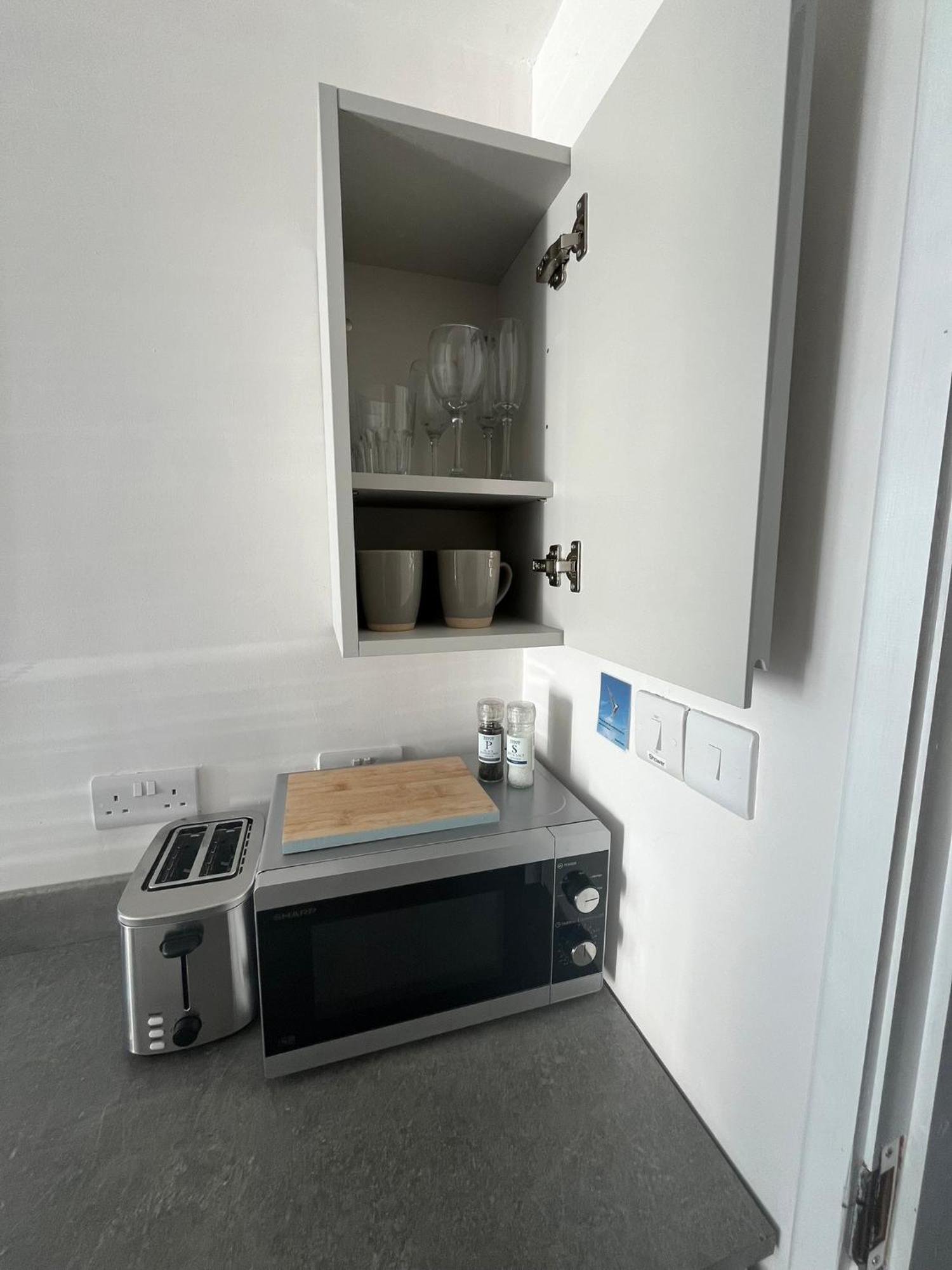 ואלי Entire Guest Suite In Four Mile Bridge, Rhoscolyn מראה חיצוני תמונה
